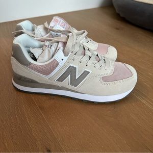 NWT Women’s New Balance 574